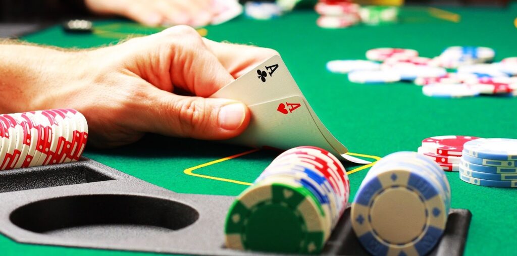 Poker Online vs Poker Live